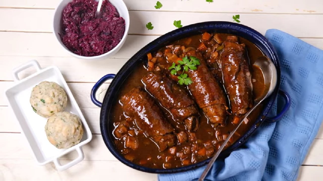 rinderroulade mit rotkohl und klößen, rinderrouladen mit rotkohl und klößen, rouladen mit klöße und rotkohl, rouladen mit klößen und rotkohl, Rouladen Mit Knödel Und Blaukraut